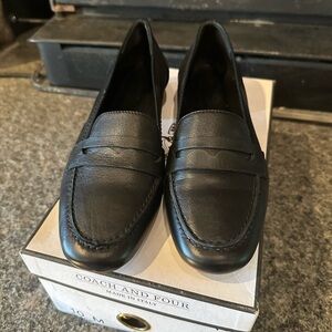 COACH AND FOUR women’s Dana Loafer